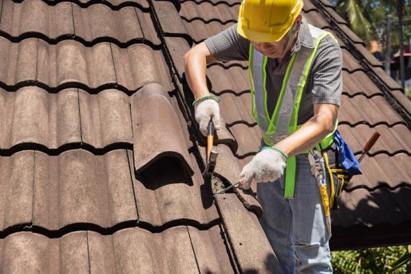 Roof Replacement vs. Repair: A Springfield Homeowner’s Guide